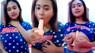 Mbak iyem Sepong Dildo Jepitin di Toketnya